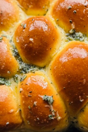 Soft & Fluffy Garlic Herb Dinner Rolls