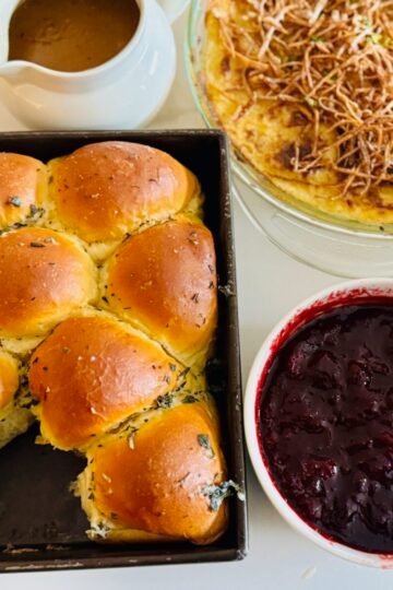 Host Thanksgiving with less stress - Homemade Cranberry Sauce with Orange & Cinnamon with other thanksgiving sides