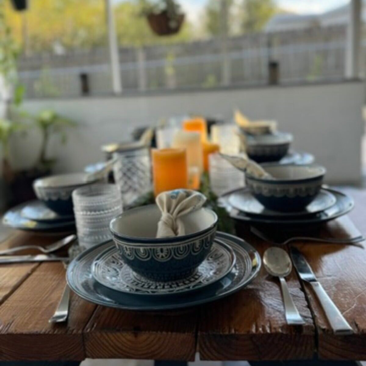 How to Host a Dinner Party at Home Without Stress