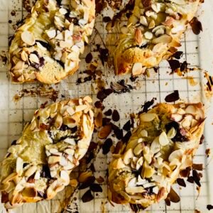 easy almond puff with chocolate