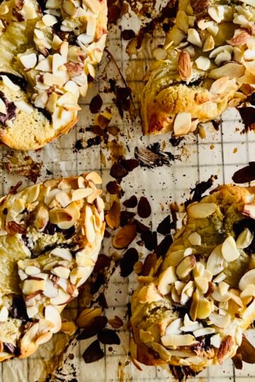 easy almond puff with chocolate