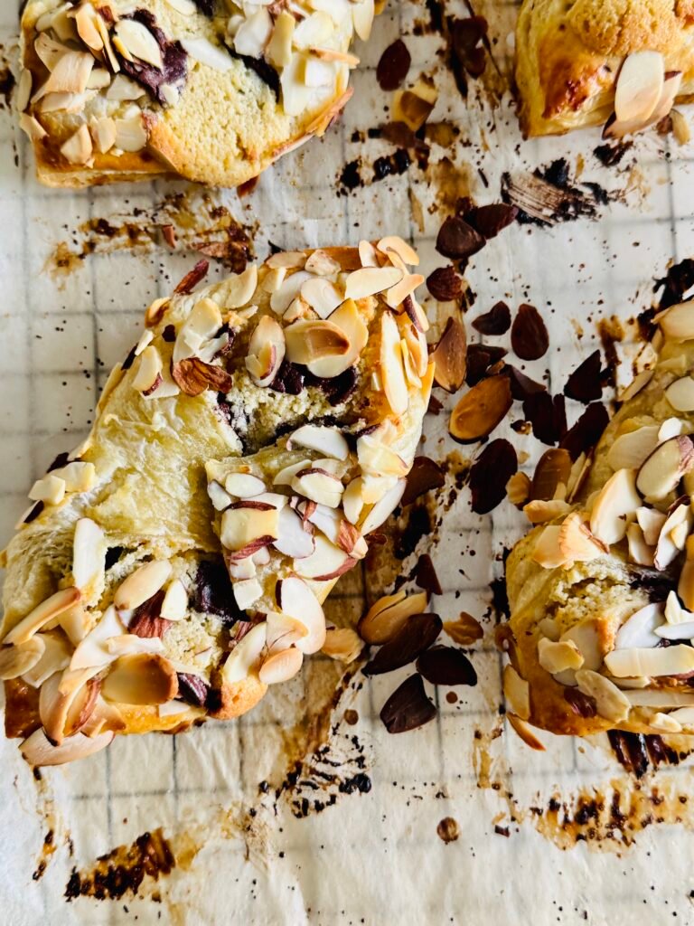 easy almond puff with chocolata