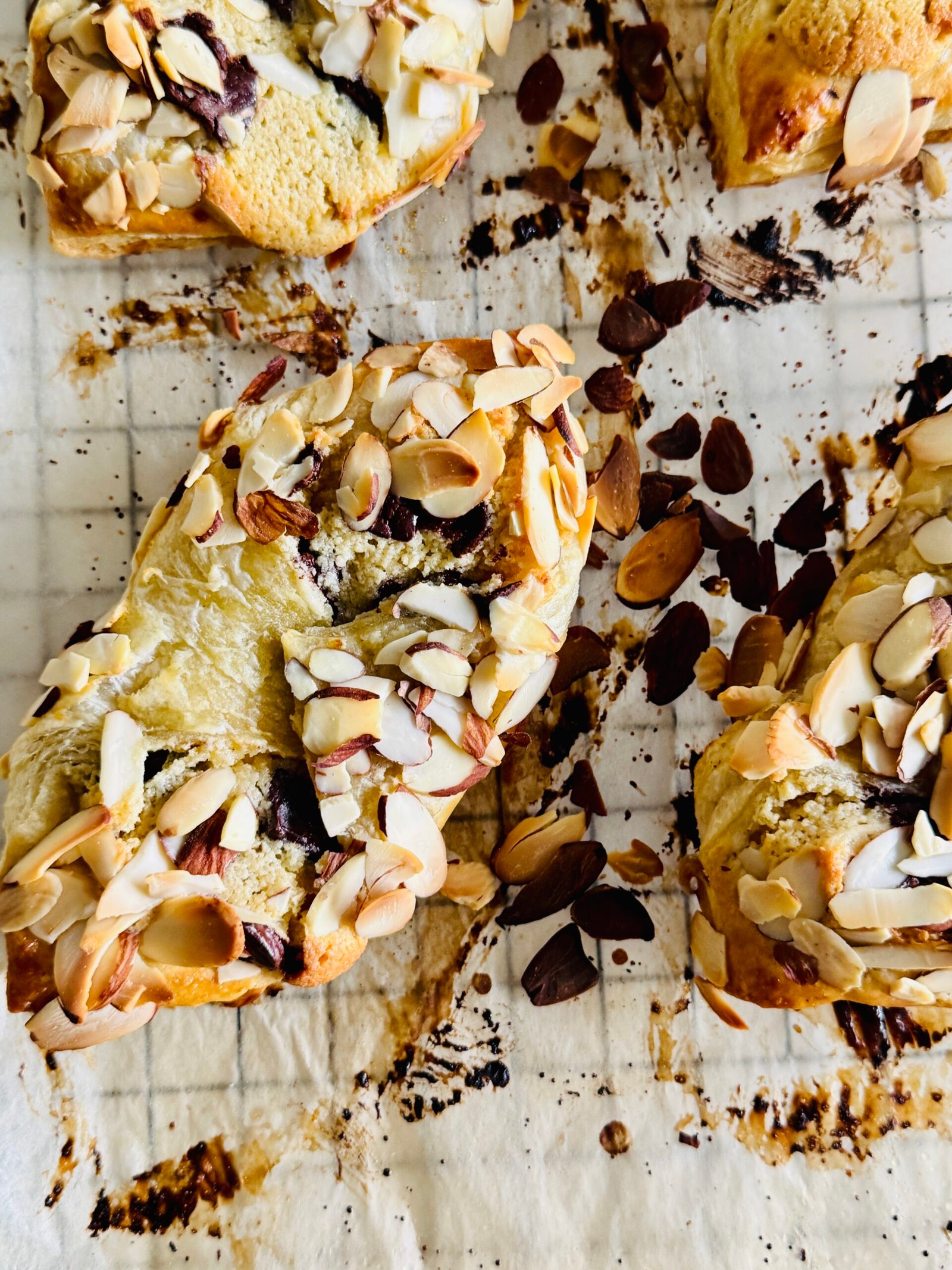 easy almond puff with chocolata