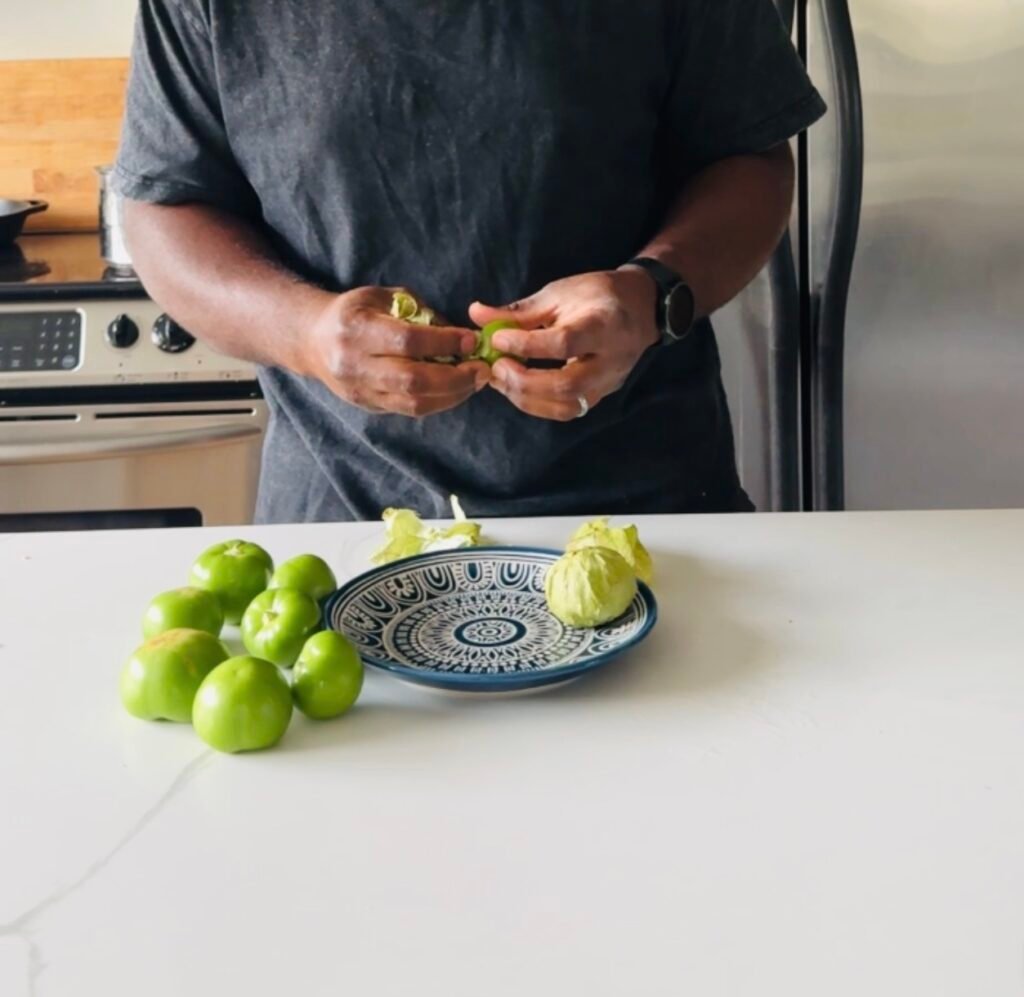 remove husk for tomatillo salsa verde