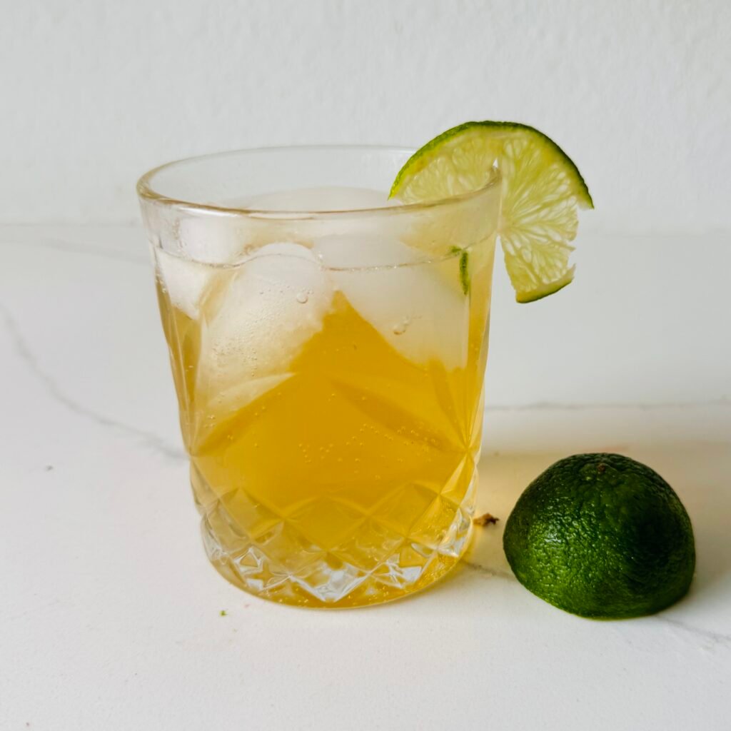 Five drinks made with mint simple syrup including lemonade, iced tea, a sparkler, a gin smash, and a mojito